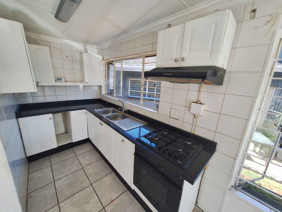 To Let 1 Bedroom Property for Rent in Weltevreden Park Gauteng