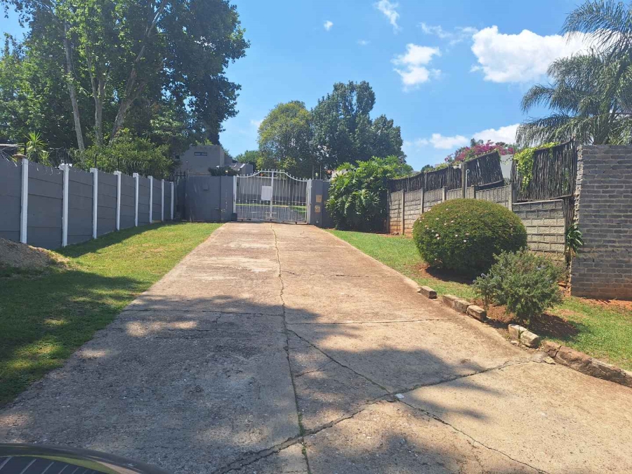 To Let 1 Bedroom Property for Rent in Weltevreden Park Gauteng