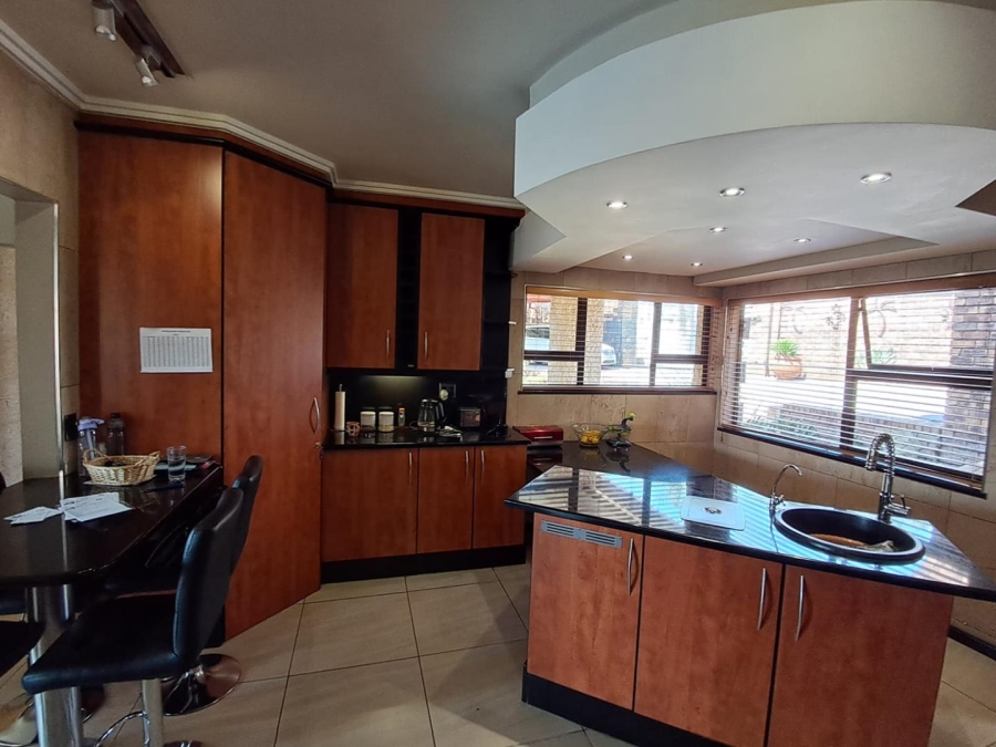 4 Bedroom Property for Sale in Glenvista Gauteng