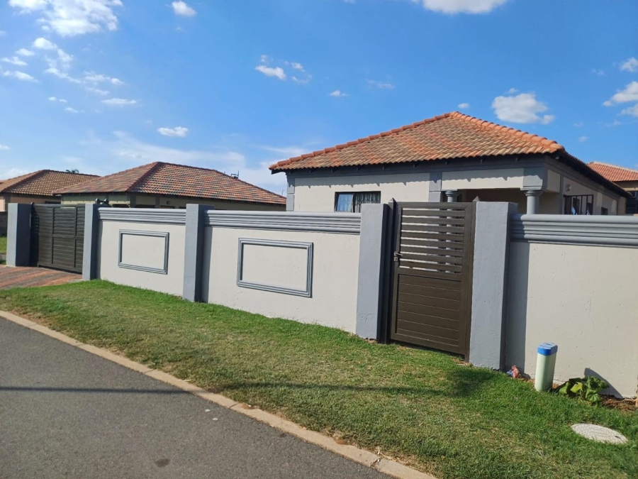 3 Bedroom Property for Sale in Crystal Park Gauteng