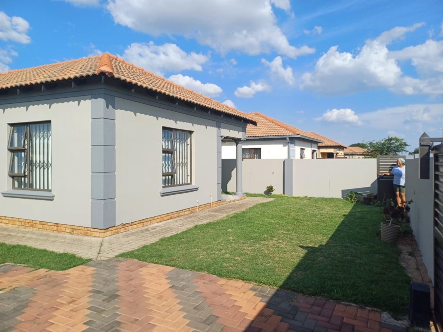 3 Bedroom Property for Sale in Crystal Park Gauteng