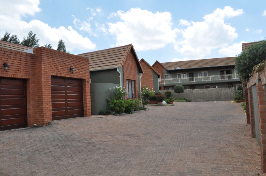 To Let 2 Bedroom Property for Rent in Olympus Gauteng