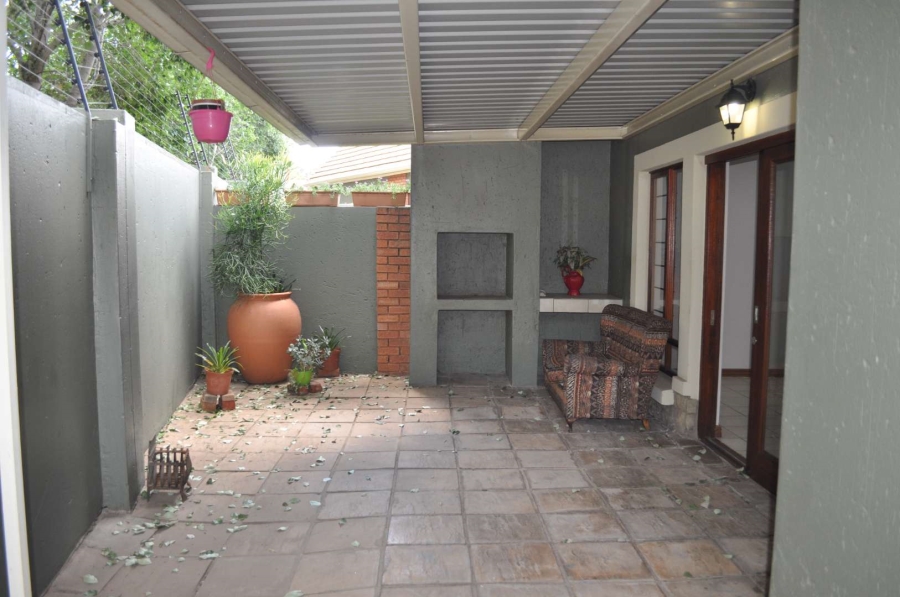 To Let 2 Bedroom Property for Rent in Olympus Gauteng