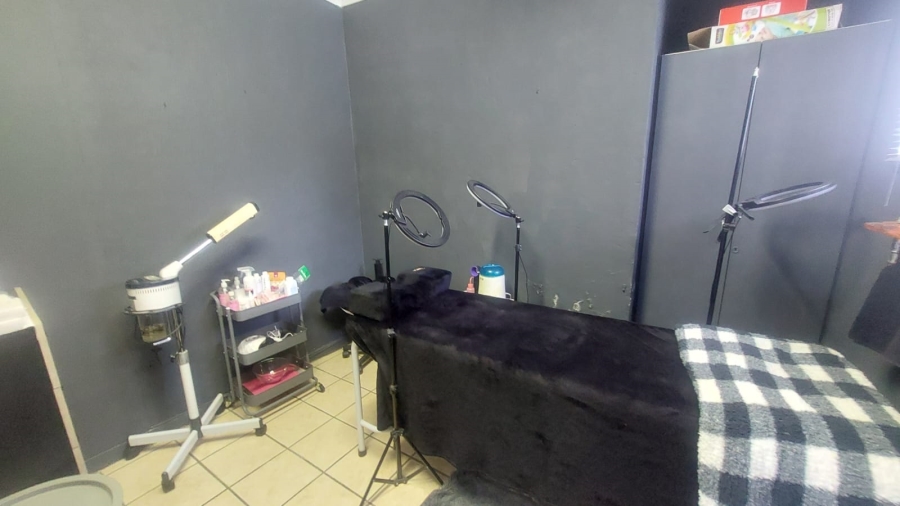 To Let commercial Property for Rent in Randhart Gauteng