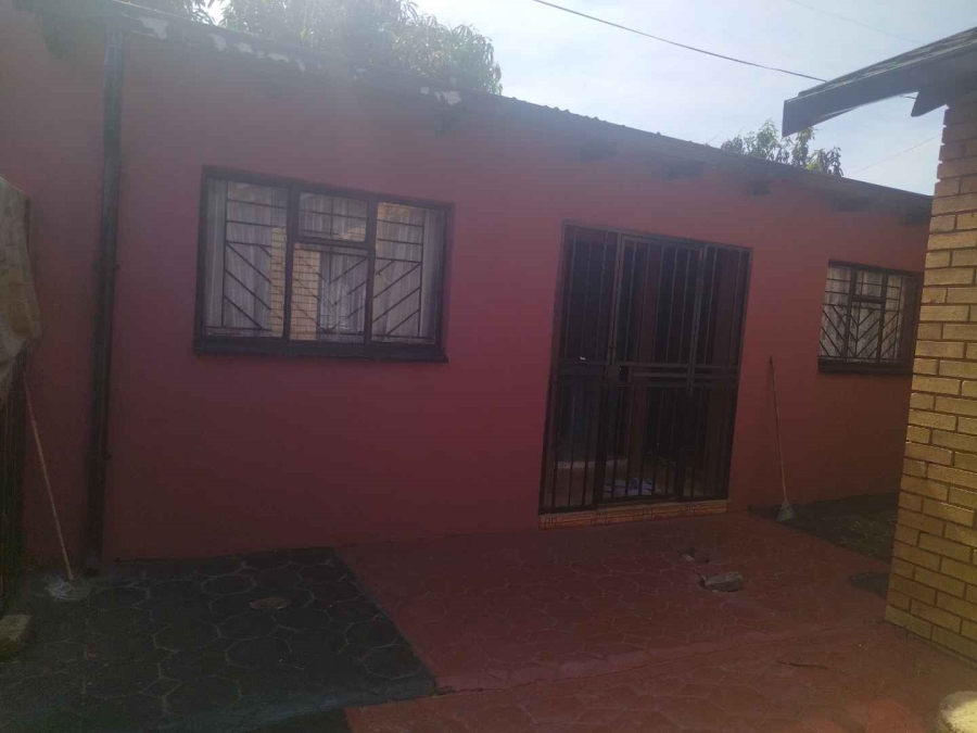 5 Bedroom Property for Sale in Soshanguve FF Gauteng