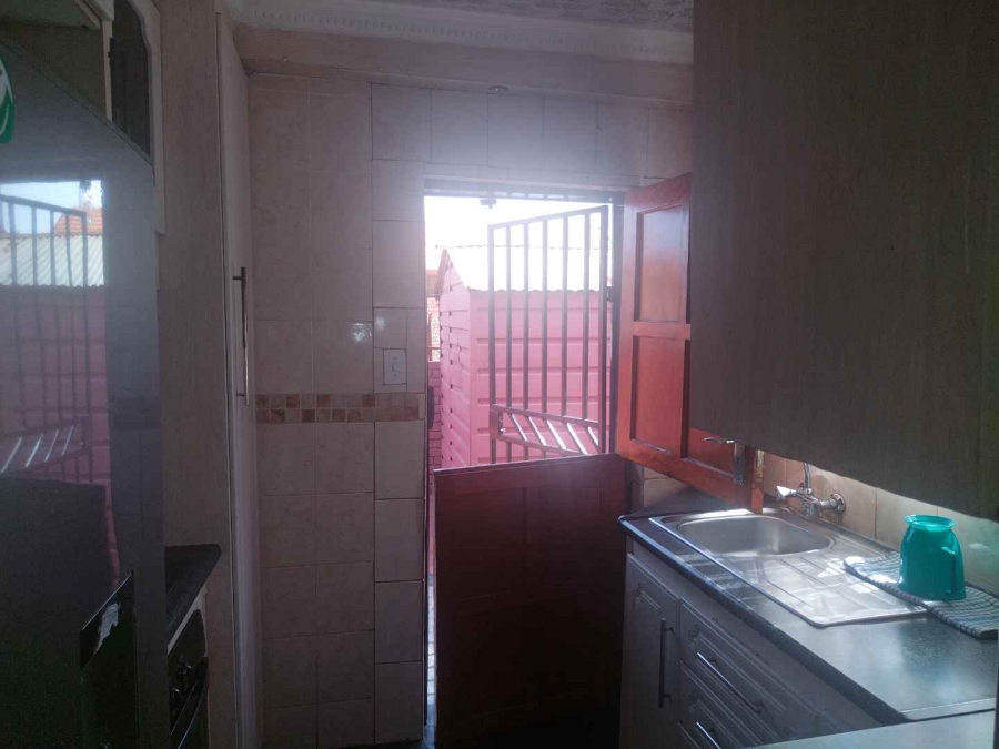 5 Bedroom Property for Sale in Soshanguve FF Gauteng