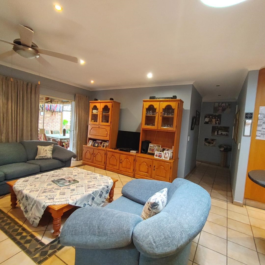 3 Bedroom Property for Sale in Amberfield Crest Estate Gauteng