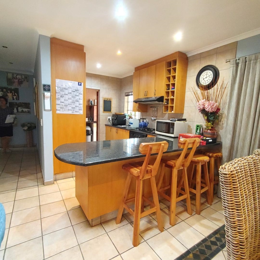 3 Bedroom Property for Sale in Amberfield Crest Estate Gauteng