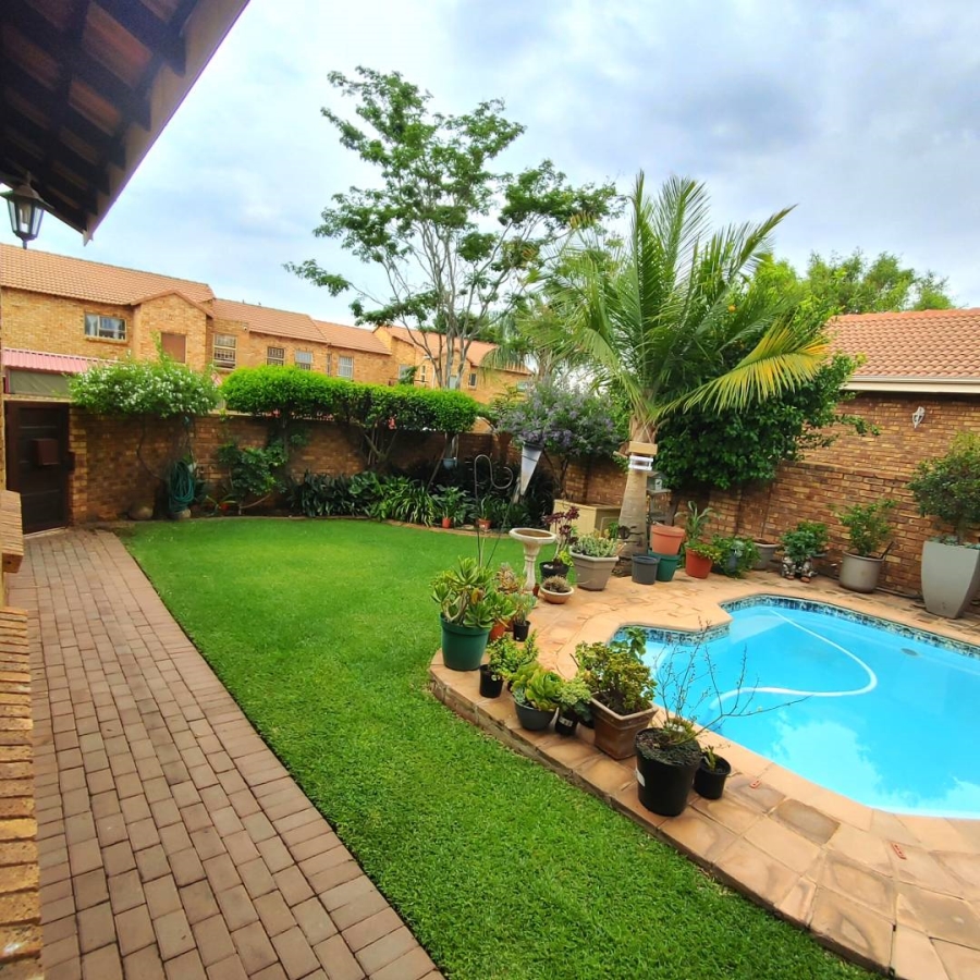 3 Bedroom Property for Sale in Amberfield Crest Estate Gauteng