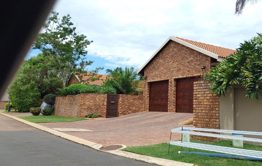 3 Bedroom Property for Sale in Amberfield Crest Estate Gauteng