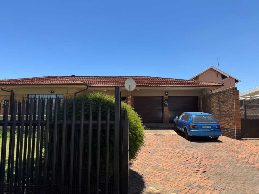 4 Bedroom Property for Sale in Florentia Gauteng