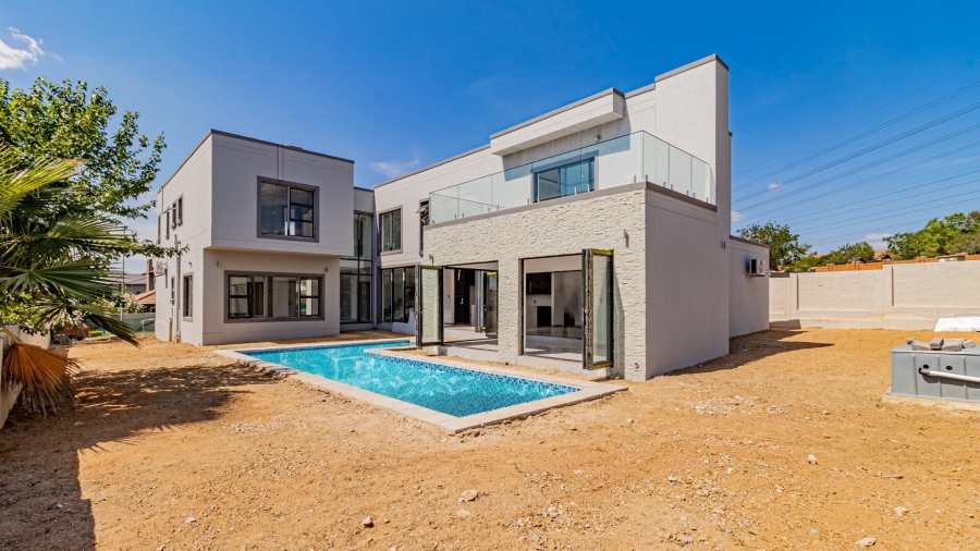 5 Bedroom Property for Sale in Cedar Creek Gauteng