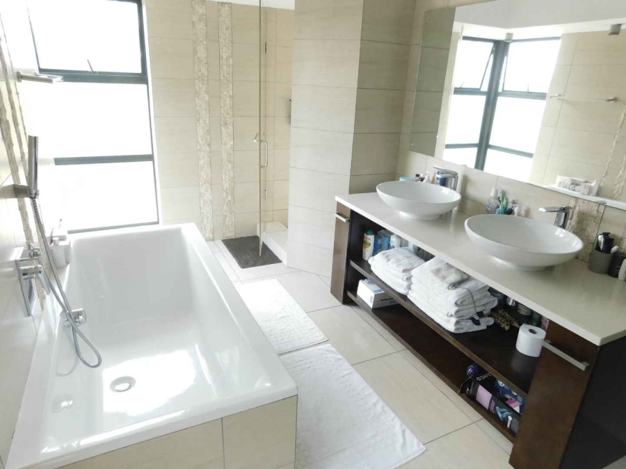 To Let 4 Bedroom Property for Rent in Hurlingham Gauteng