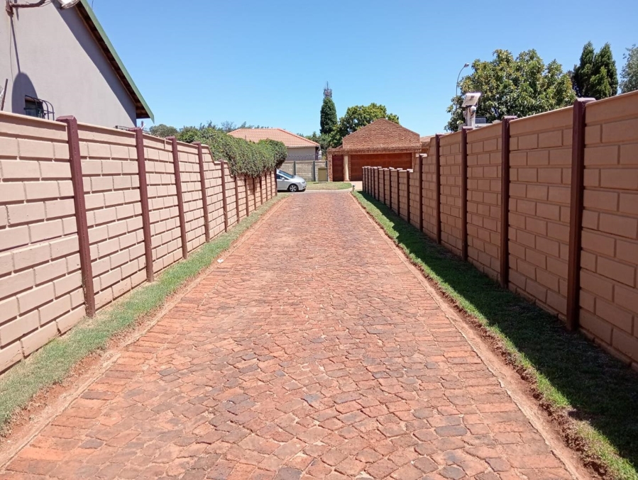 4 Bedroom Property for Sale in Van Riebeeck Park Gauteng