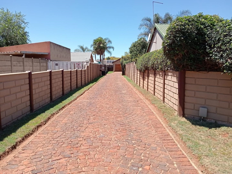 4 Bedroom Property for Sale in Van Riebeeck Park Gauteng