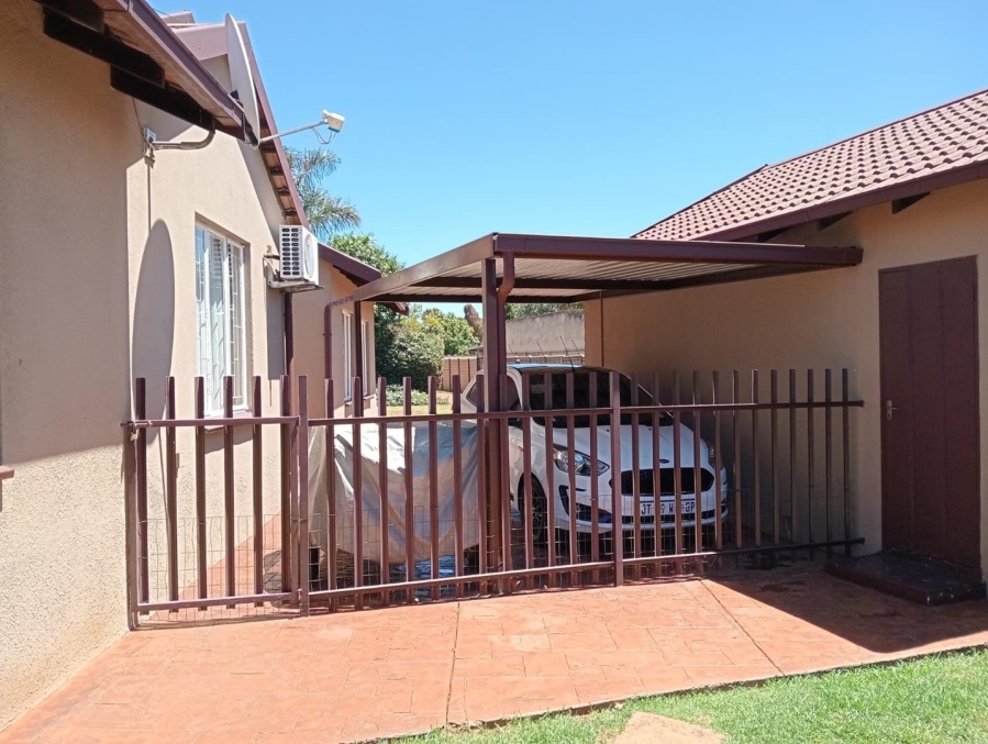 4 Bedroom Property for Sale in Van Riebeeck Park Gauteng