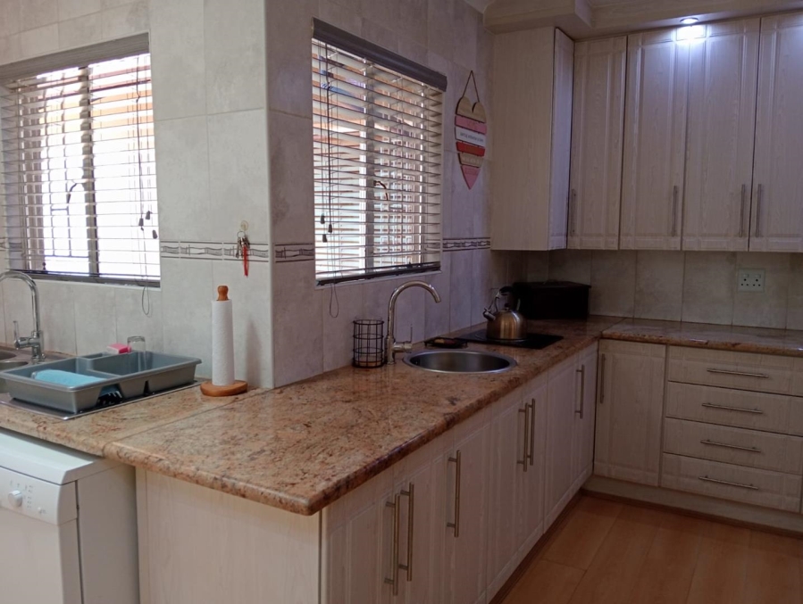 4 Bedroom Property for Sale in Van Riebeeck Park Gauteng