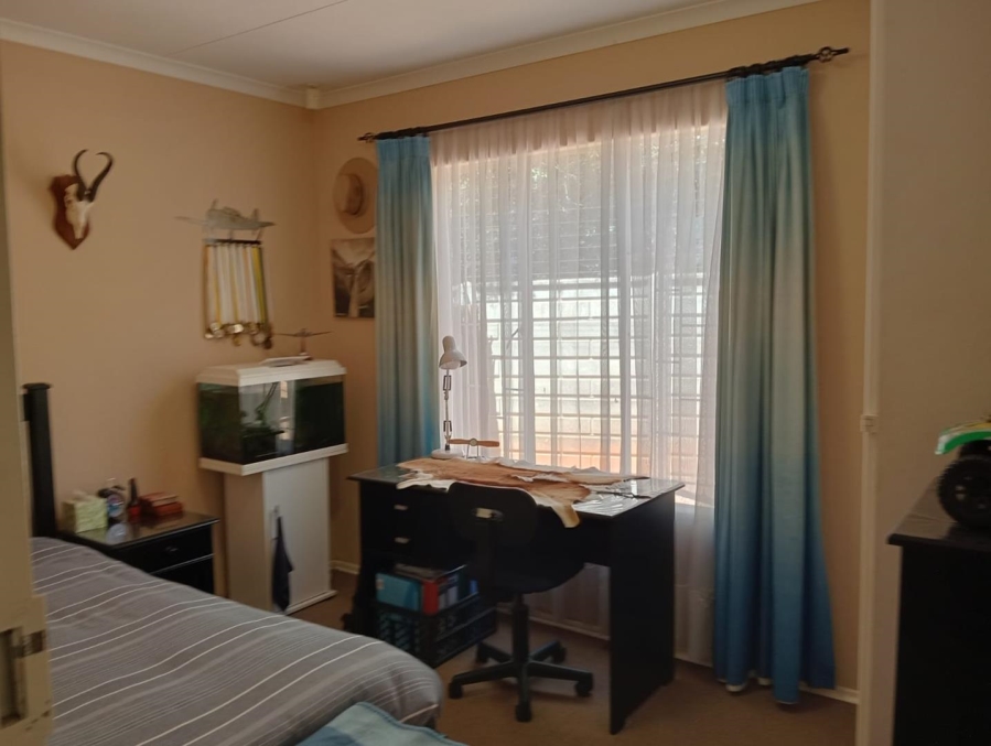 4 Bedroom Property for Sale in Van Riebeeck Park Gauteng