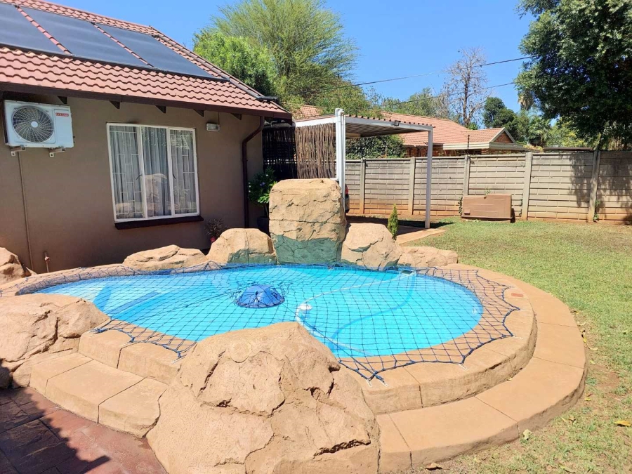 4 Bedroom Property for Sale in Van Riebeeck Park Gauteng