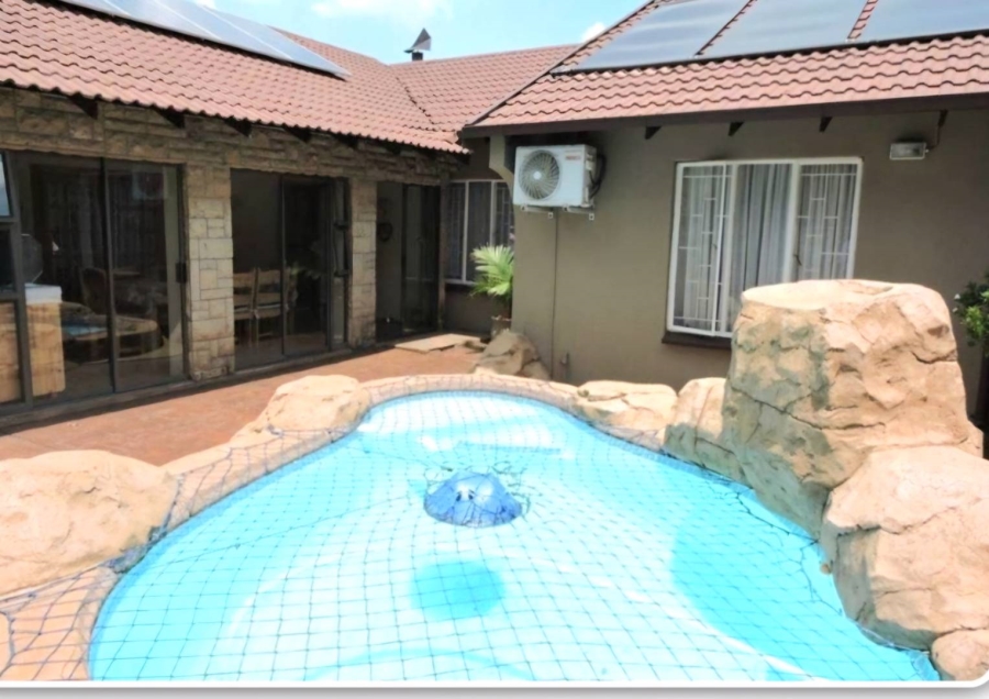 4 Bedroom Property for Sale in Van Riebeeck Park Gauteng