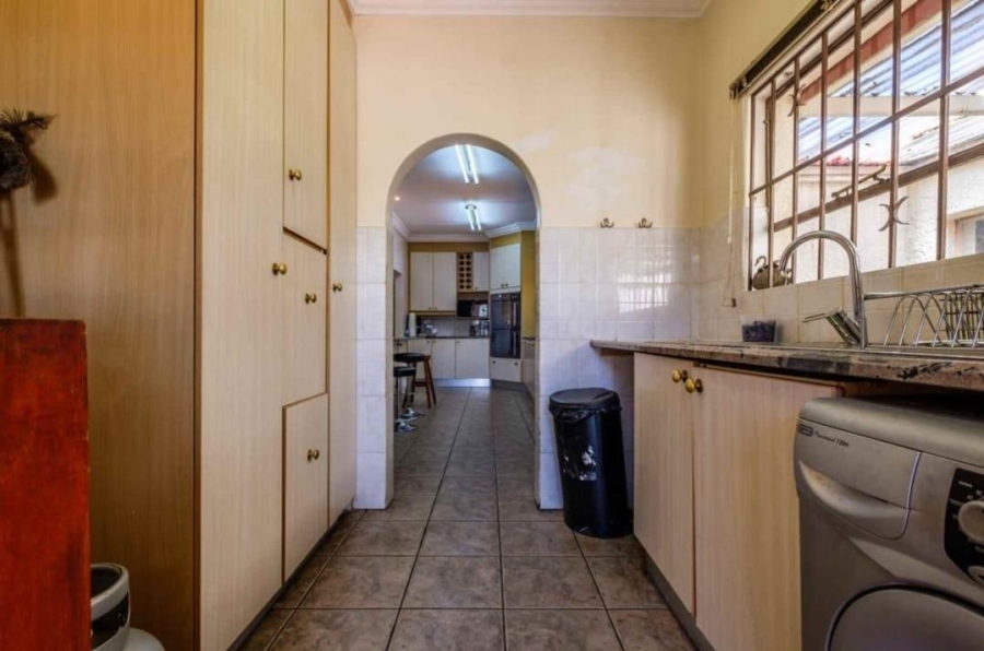 3 Bedroom Property for Sale in Oakdene Gauteng