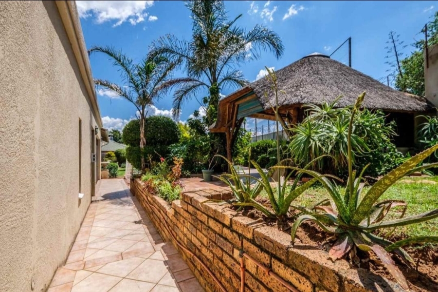 3 Bedroom Property for Sale in Oakdene Gauteng