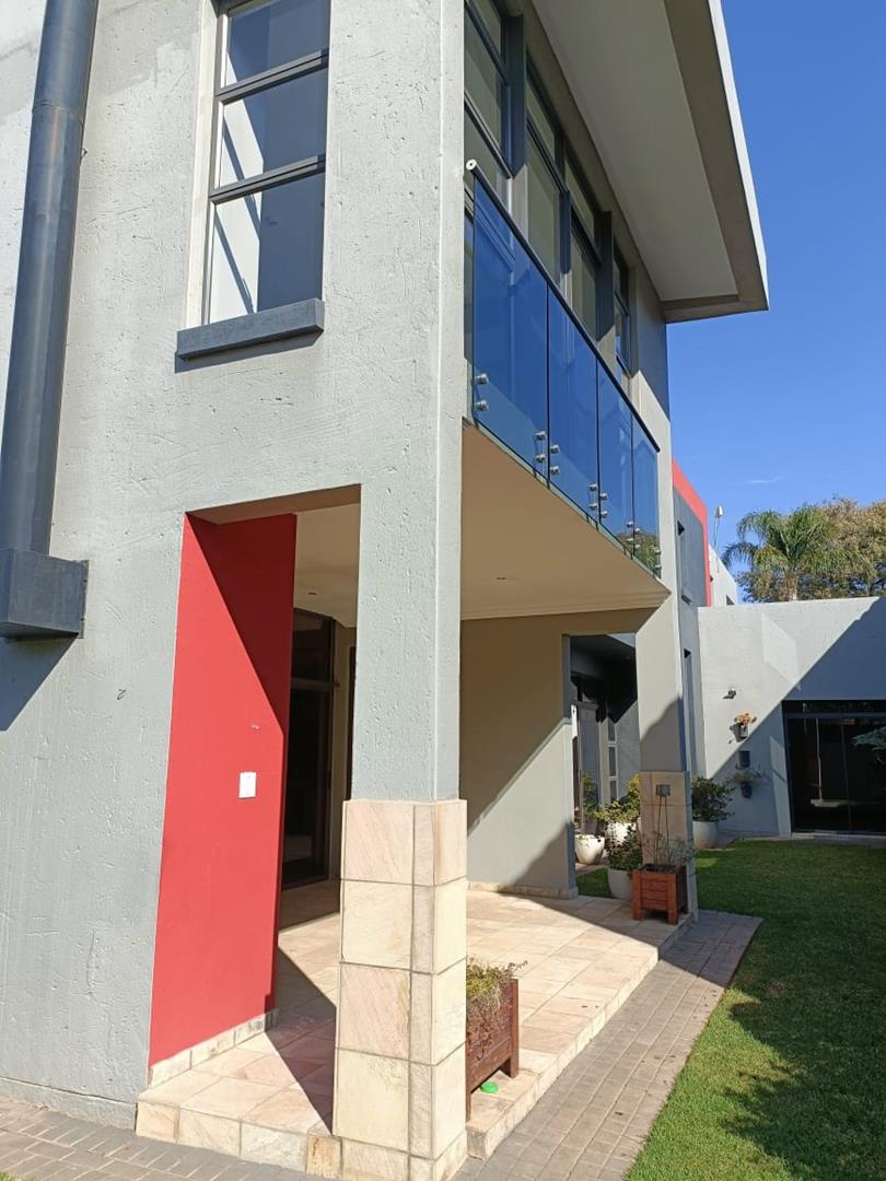 To Let 4 Bedroom Property for Rent in Waterkloof Gauteng