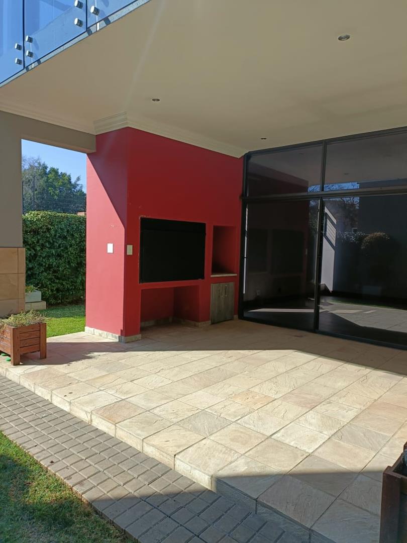 To Let 4 Bedroom Property for Rent in Waterkloof Gauteng