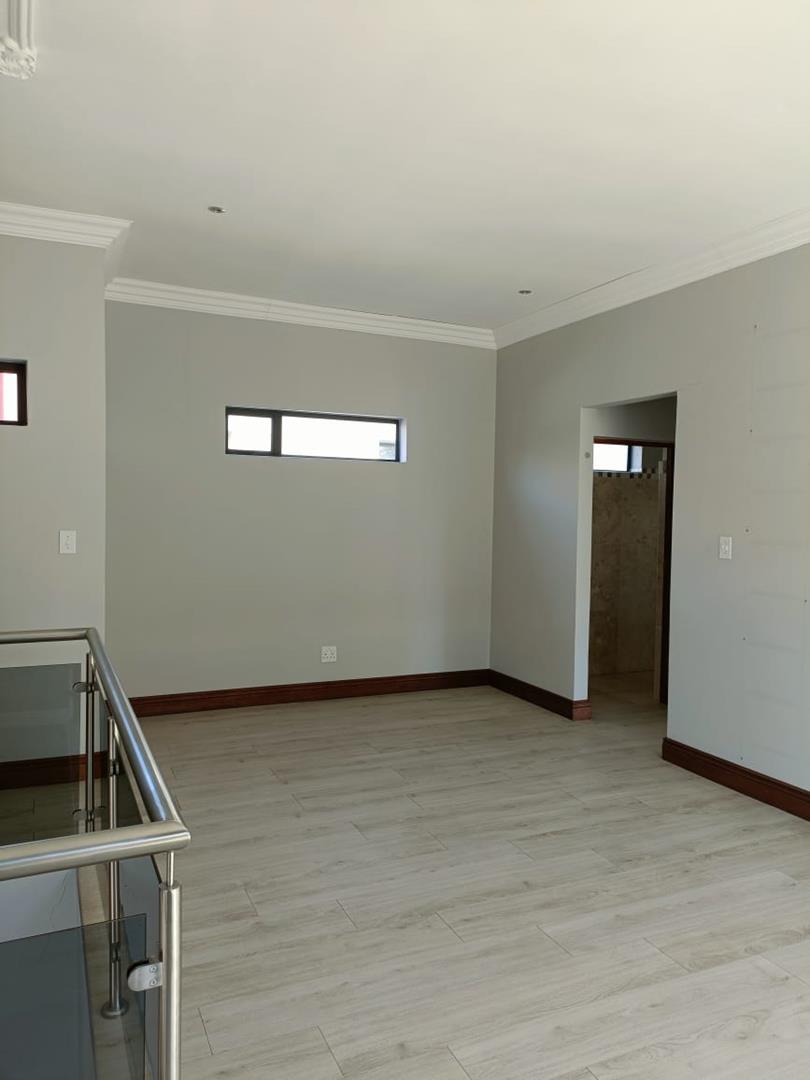 To Let 4 Bedroom Property for Rent in Waterkloof Gauteng