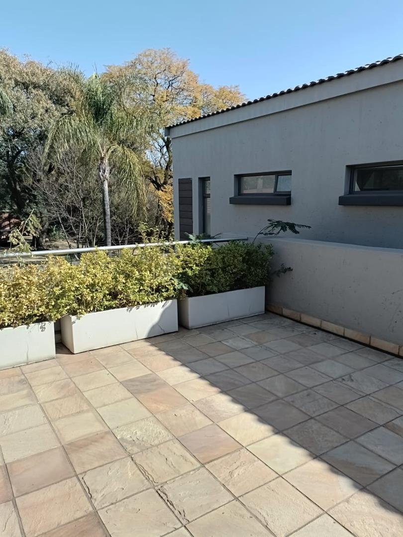 To Let 4 Bedroom Property for Rent in Waterkloof Gauteng