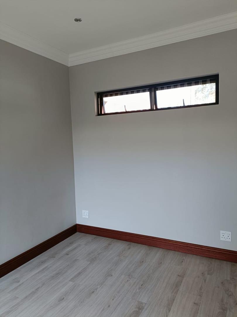 To Let 4 Bedroom Property for Rent in Waterkloof Gauteng