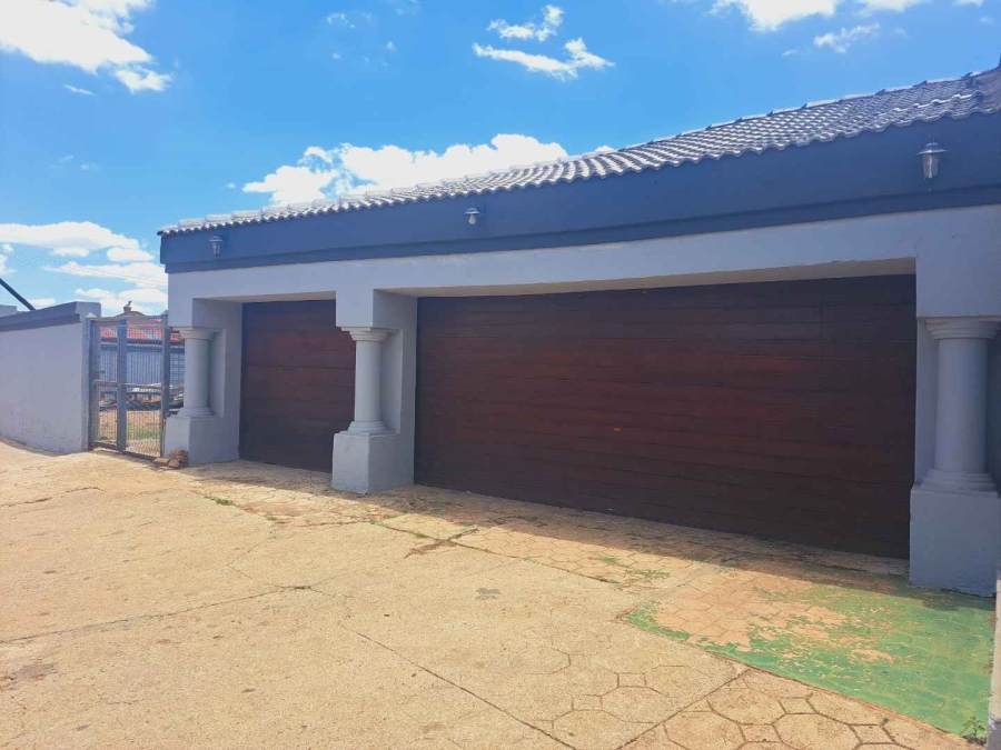 4 Bedroom Property for Sale in Mamelodi Gardens Gauteng