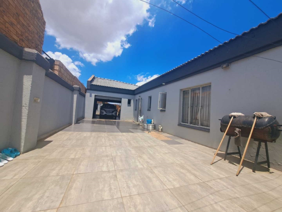 4 Bedroom Property for Sale in Mamelodi Gardens Gauteng