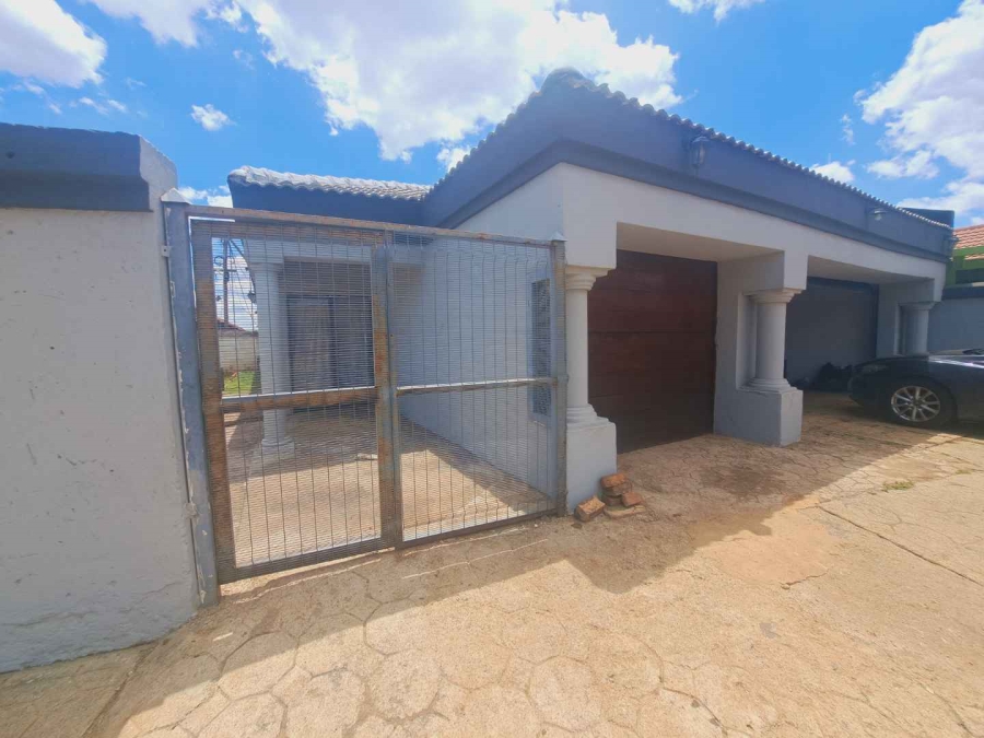 4 Bedroom Property for Sale in Mamelodi Gardens Gauteng