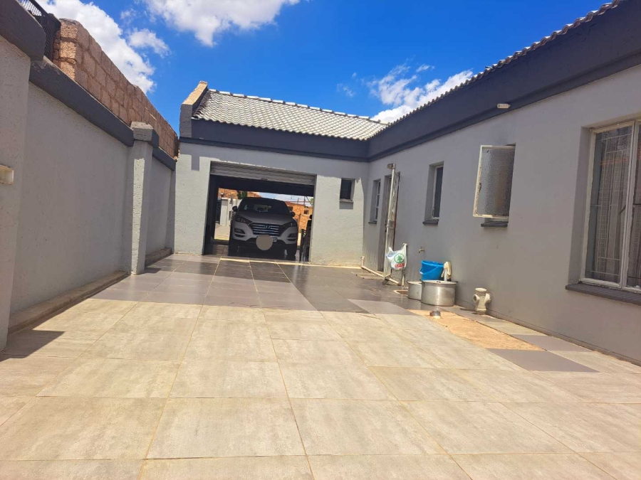 4 Bedroom Property for Sale in Mamelodi Gardens Gauteng