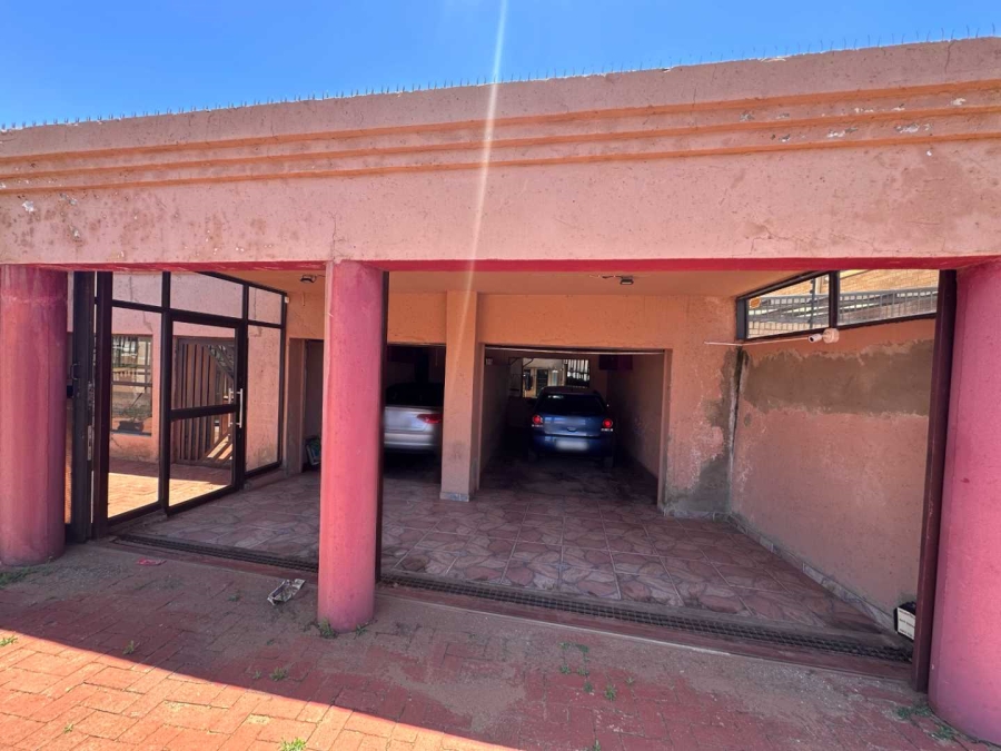 4 Bedroom Property for Sale in Lenasia Gauteng