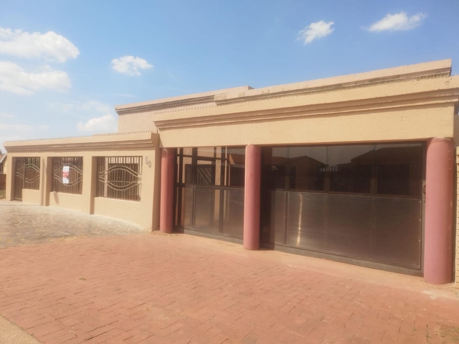 4 Bedroom Property for Sale in Lenasia Gauteng