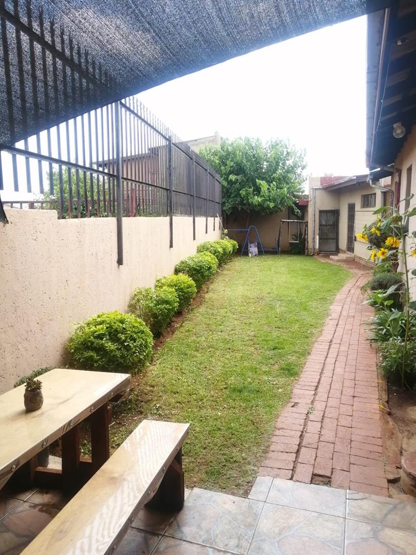 4 Bedroom Property for Sale in Lenasia Gauteng