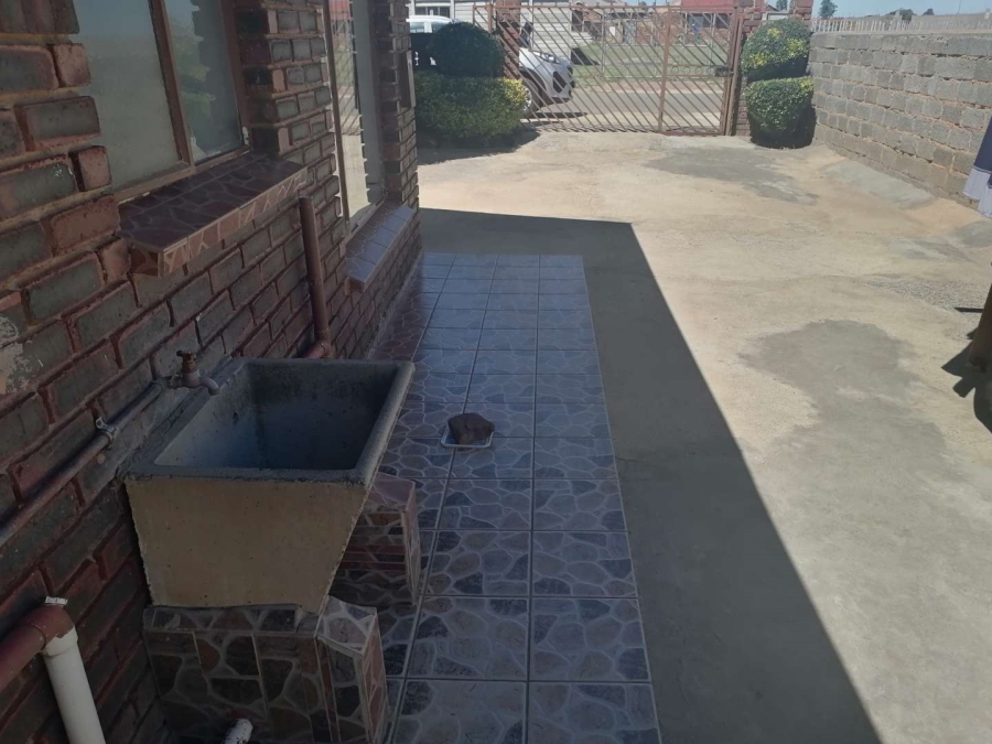 2 Bedroom Property for Sale in Tsakane Gauteng