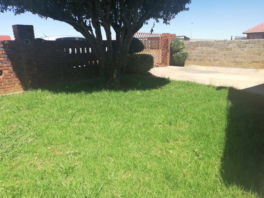 2 Bedroom Property for Sale in Tsakane Gauteng