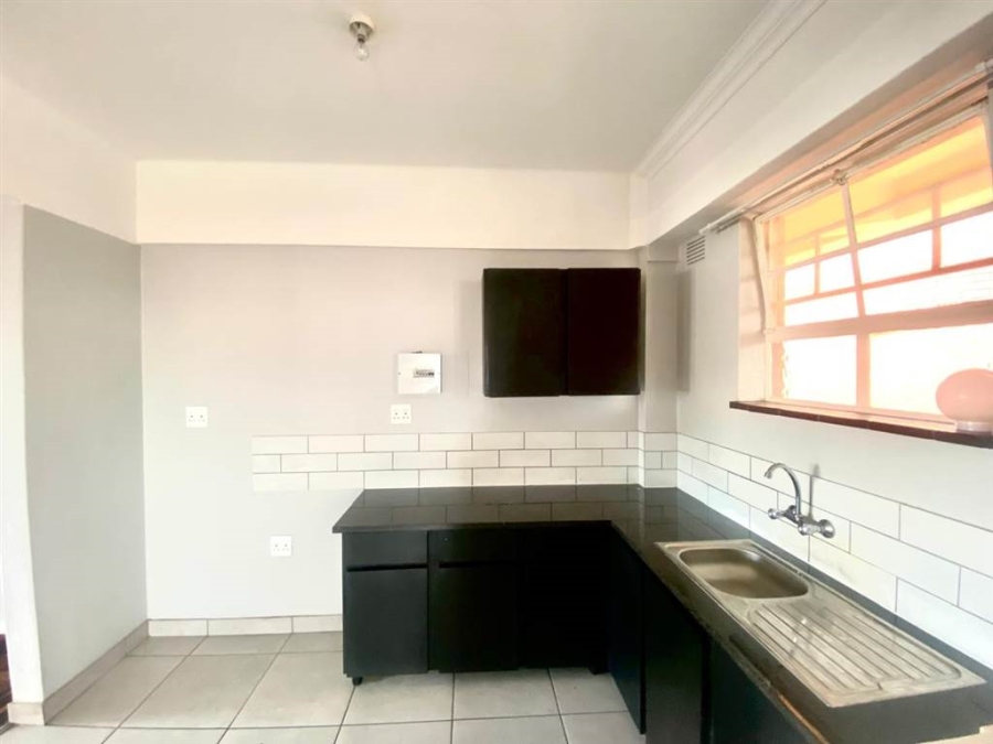 To Let 2 Bedroom Property for Rent in Rosettenville Gauteng