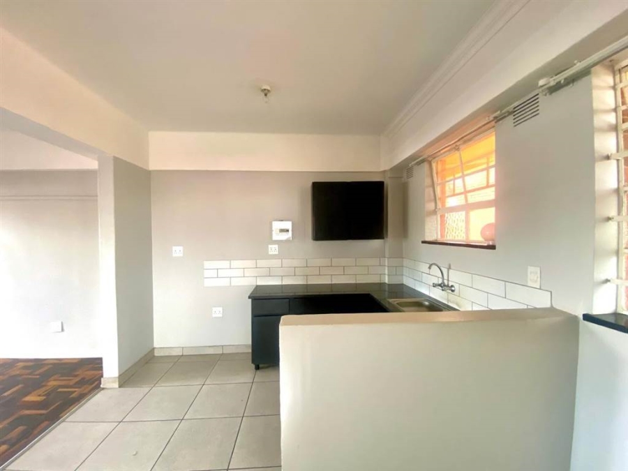 To Let 2 Bedroom Property for Rent in Rosettenville Gauteng