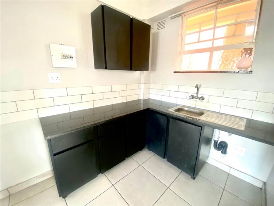 To Let 2 Bedroom Property for Rent in Rosettenville Gauteng