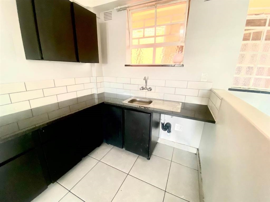 To Let 2 Bedroom Property for Rent in Rosettenville Gauteng