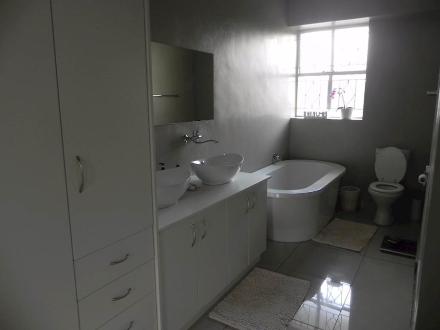 To Let 2 Bedroom Property for Rent in Illovo Gauteng