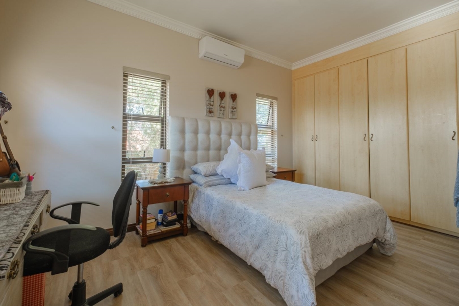 5 Bedroom Property for Sale in Moreleta Park Gauteng