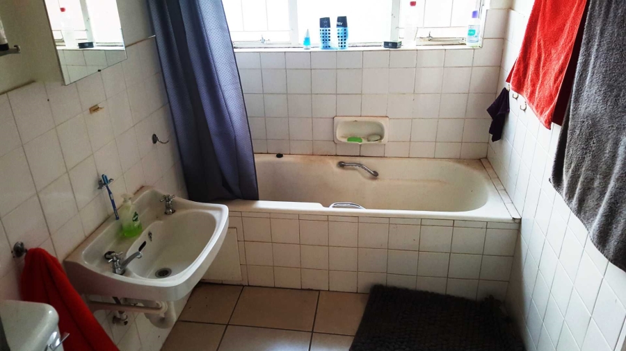 3 Bedroom Property for Sale in La Montagne Gauteng