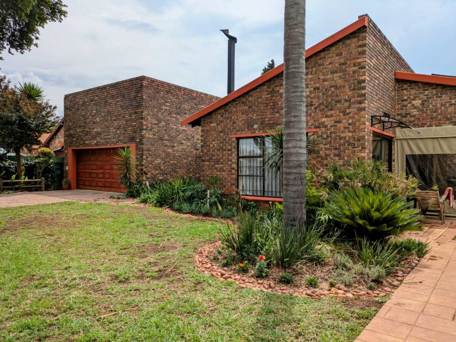 4 Bedroom Property for Sale in Allens Nek Gauteng