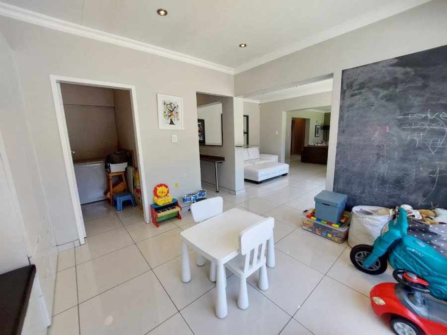 To Let 4 Bedroom Property for Rent in Strathavon Gauteng