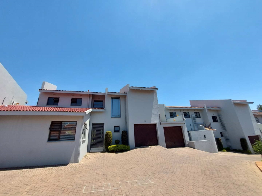 To Let 4 Bedroom Property for Rent in Strathavon Gauteng